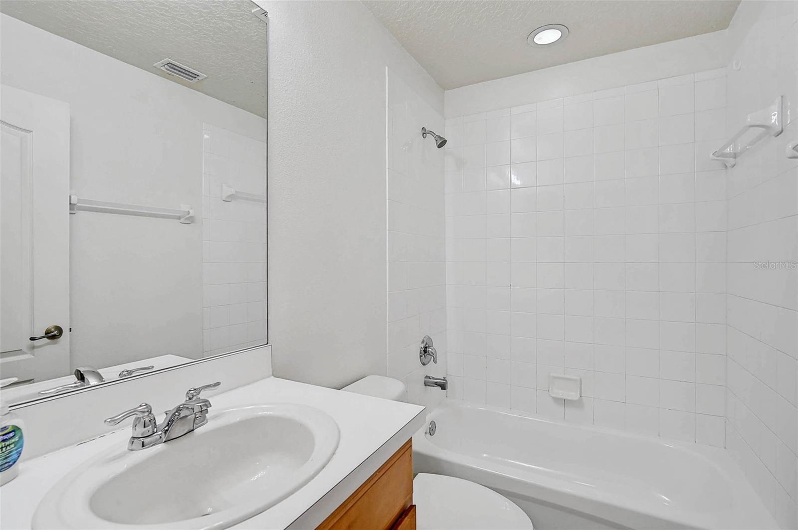 THE TWNHMS AT LIGHTHOUSE COVE IV - Residential