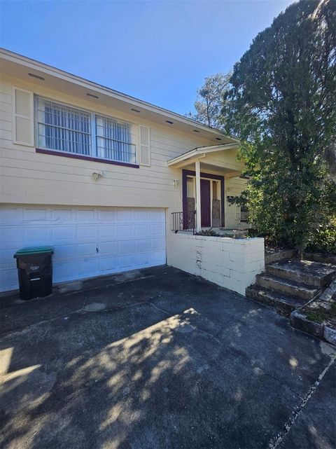 Photo of 1733 Hickorywood Lane, Orlando, FL 32818 (MLS # O6378250)