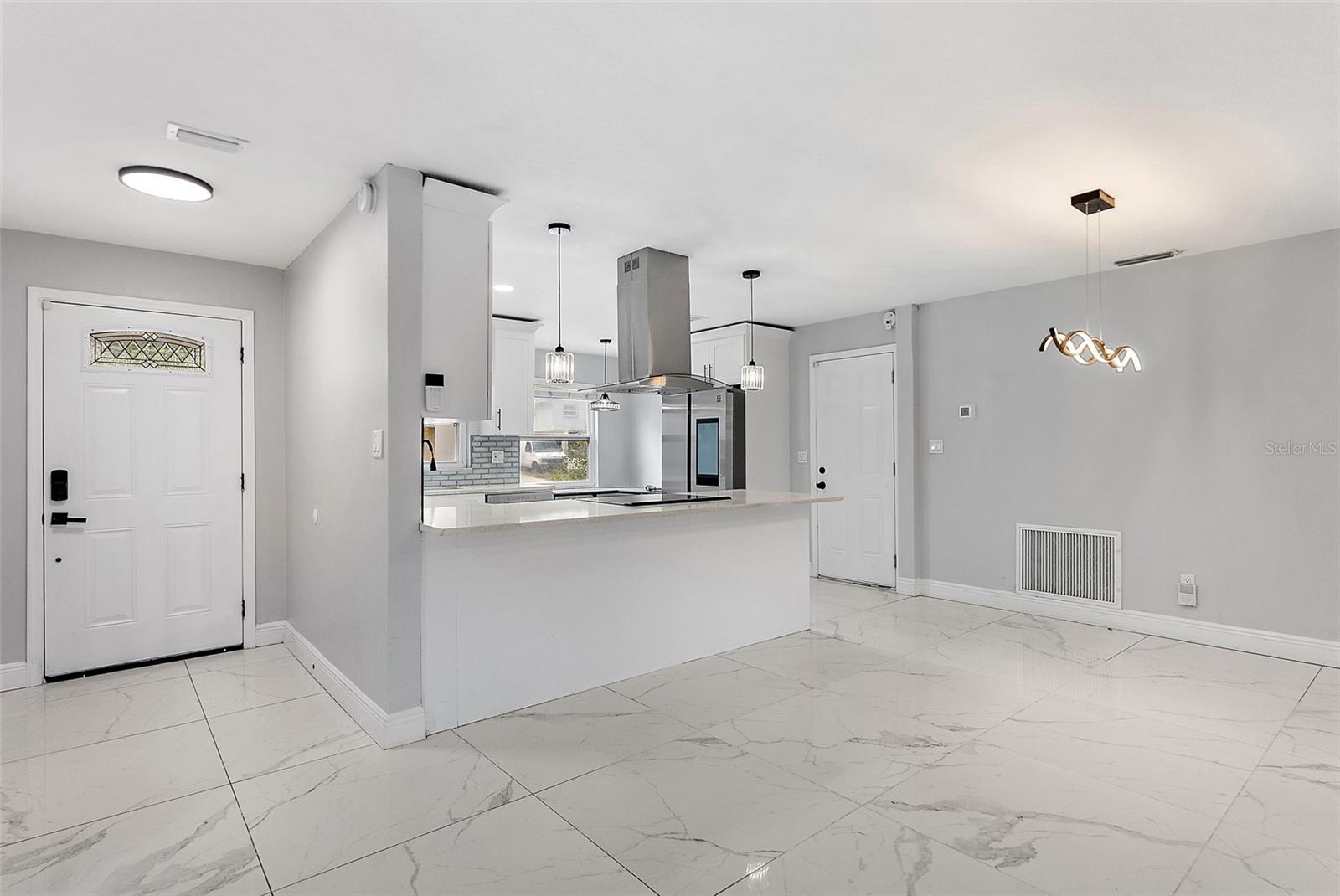 1586 LINWOOD DRIVE