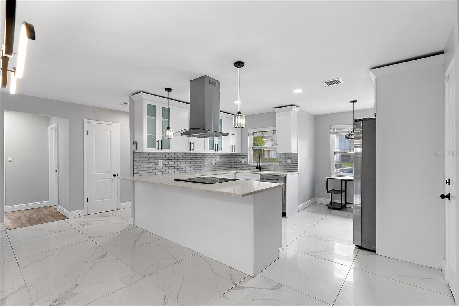 1586 LINWOOD DRIVE