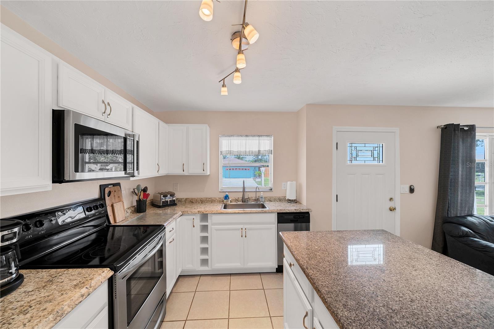 SOUTH VENICE - Residential