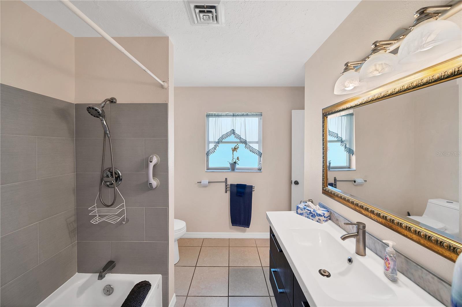 SOUTH VENICE - Residential