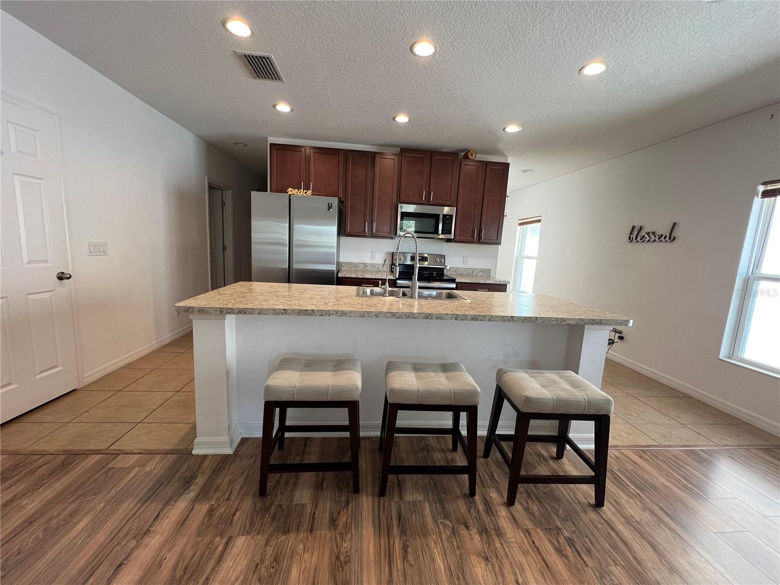 939 ANNA PLACE
