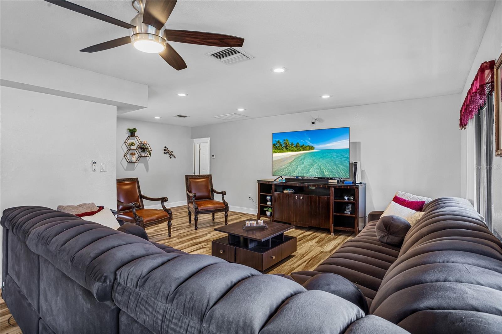 6206 LOST TREE COURT