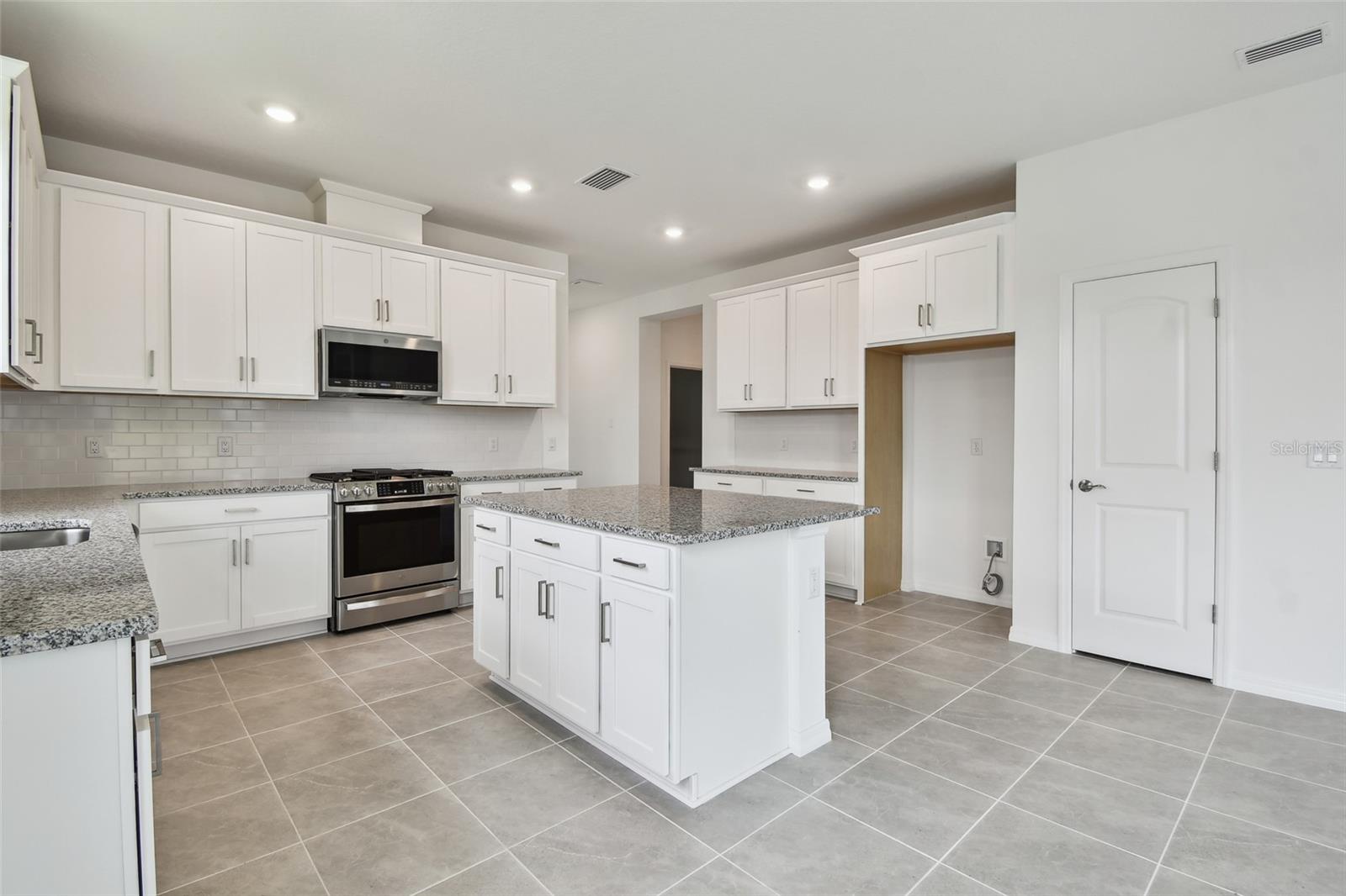 SWEETWATER VILLAS AT LAKEWOOD RANCH - Residential