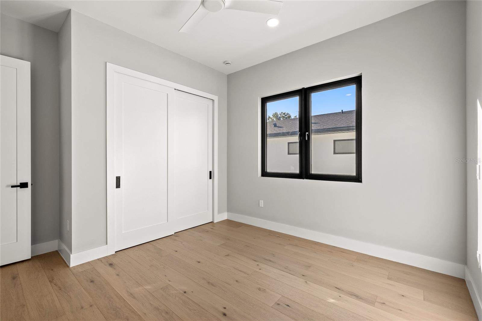 LAKE EMERALD - Residential