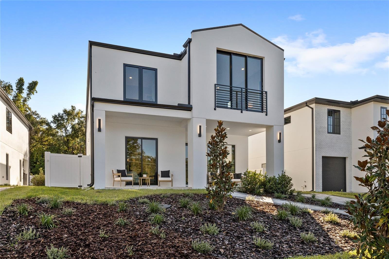 LAKE EMERALD - Residential