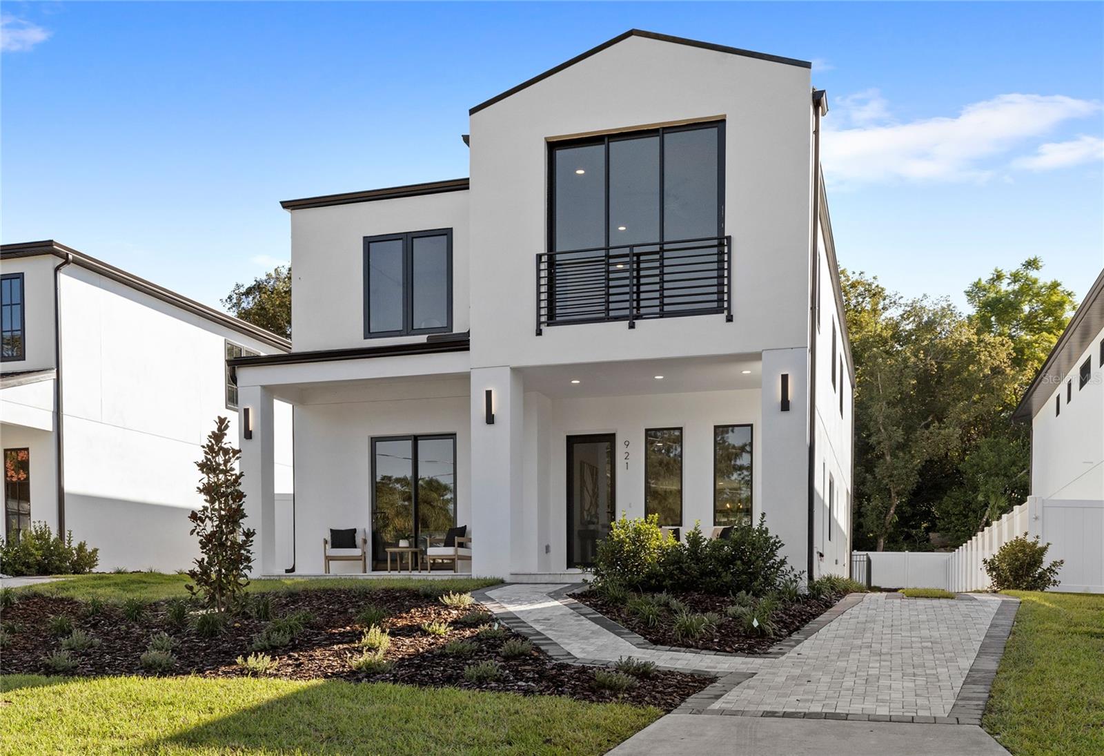 LAKE EMERALD - Residential