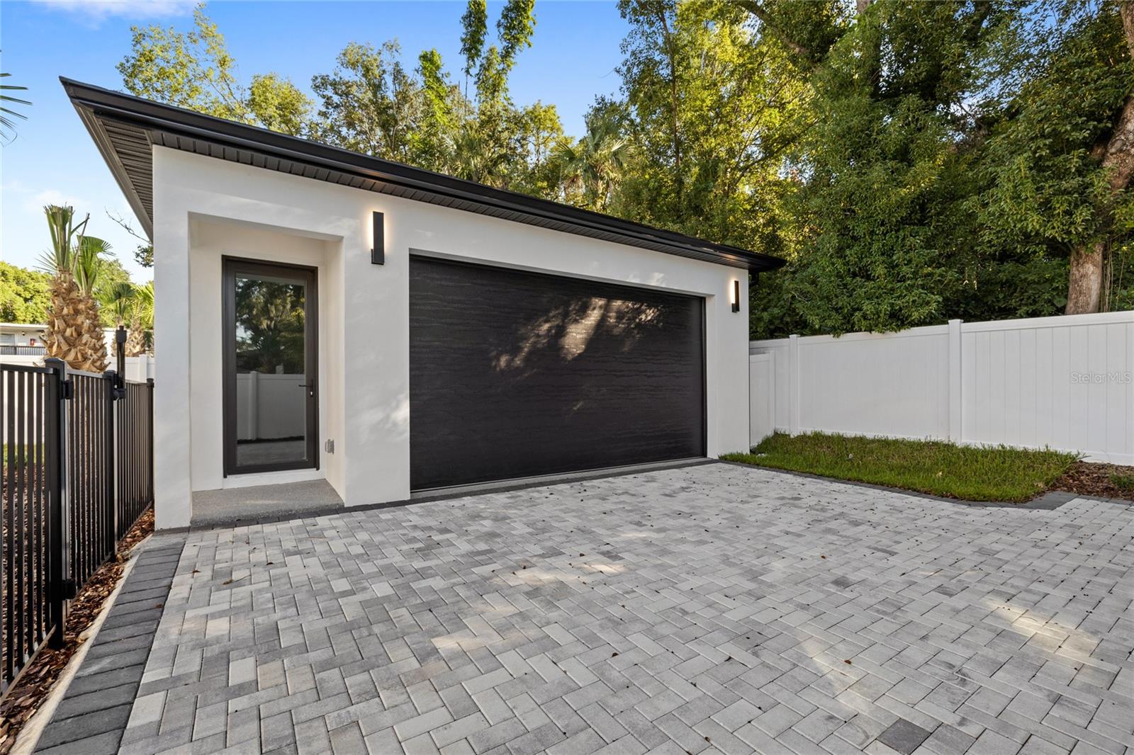 LAKE EMERALD - Residential