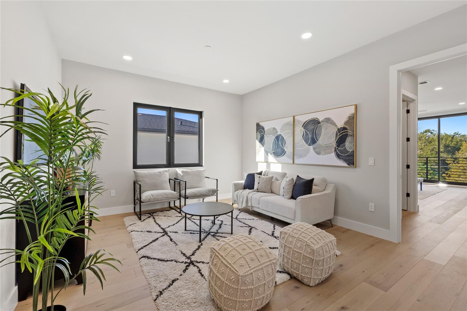 LAKE EMERALD - Residential