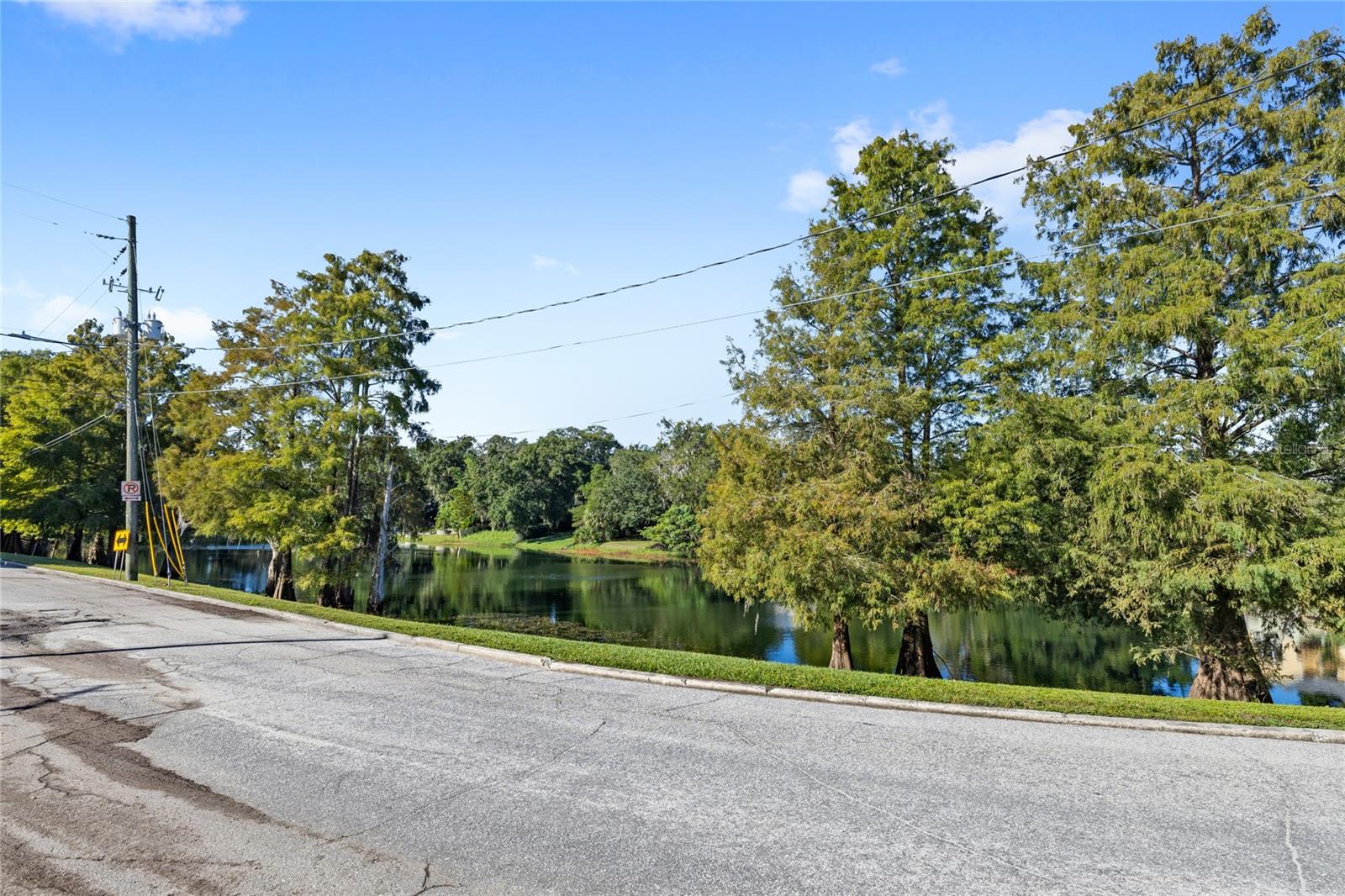 LAKE EMERALD - Residential