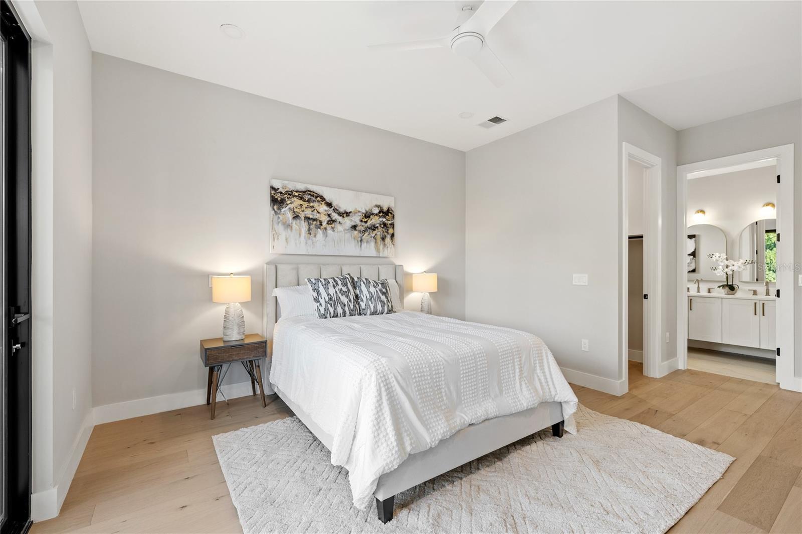 LAKE EMERALD - Residential