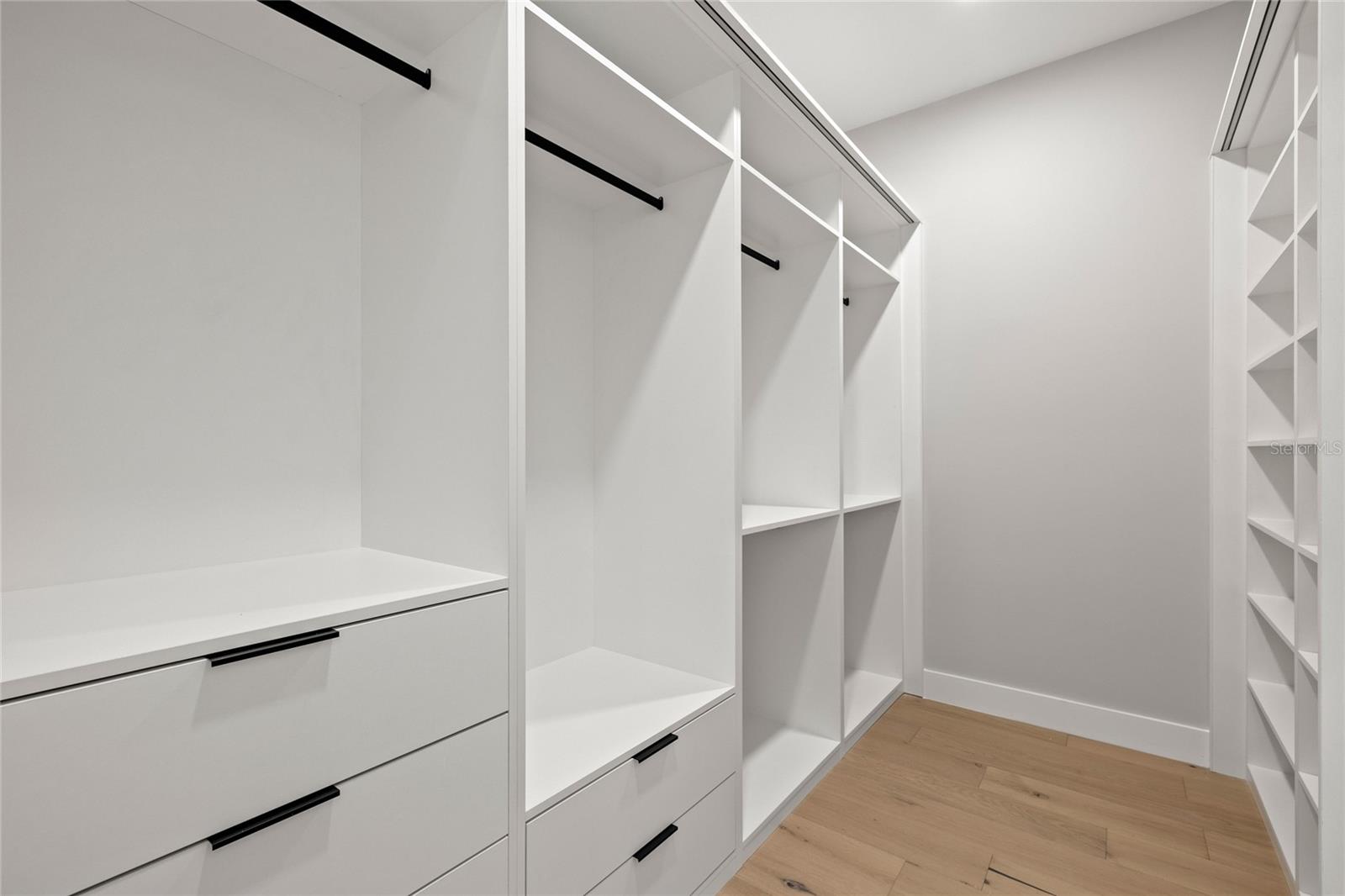 LAKE EMERALD - Residential