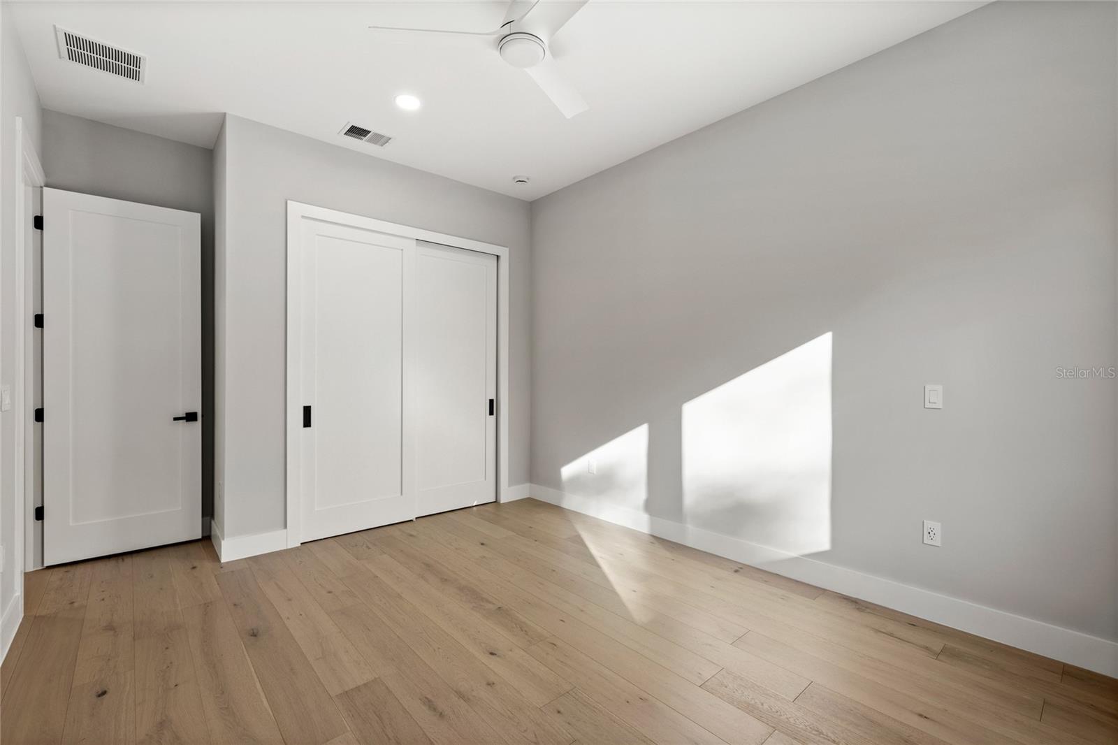 LAKE EMERALD - Residential