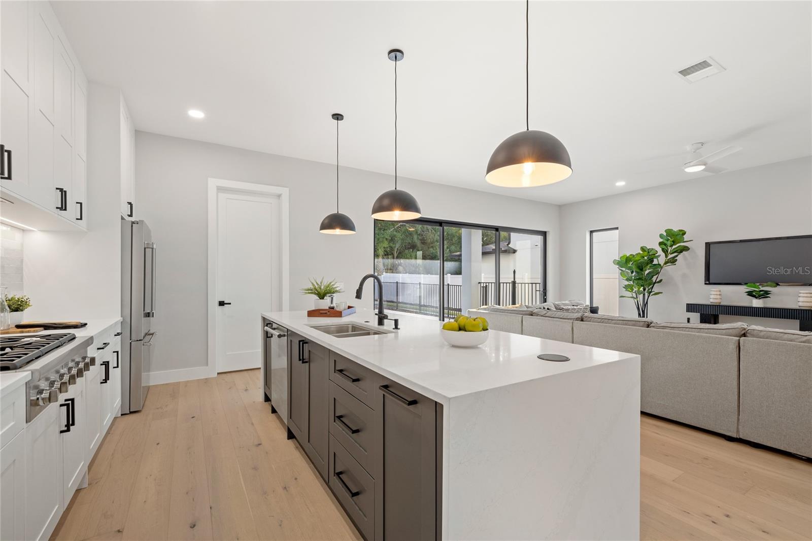 LAKE EMERALD - Residential