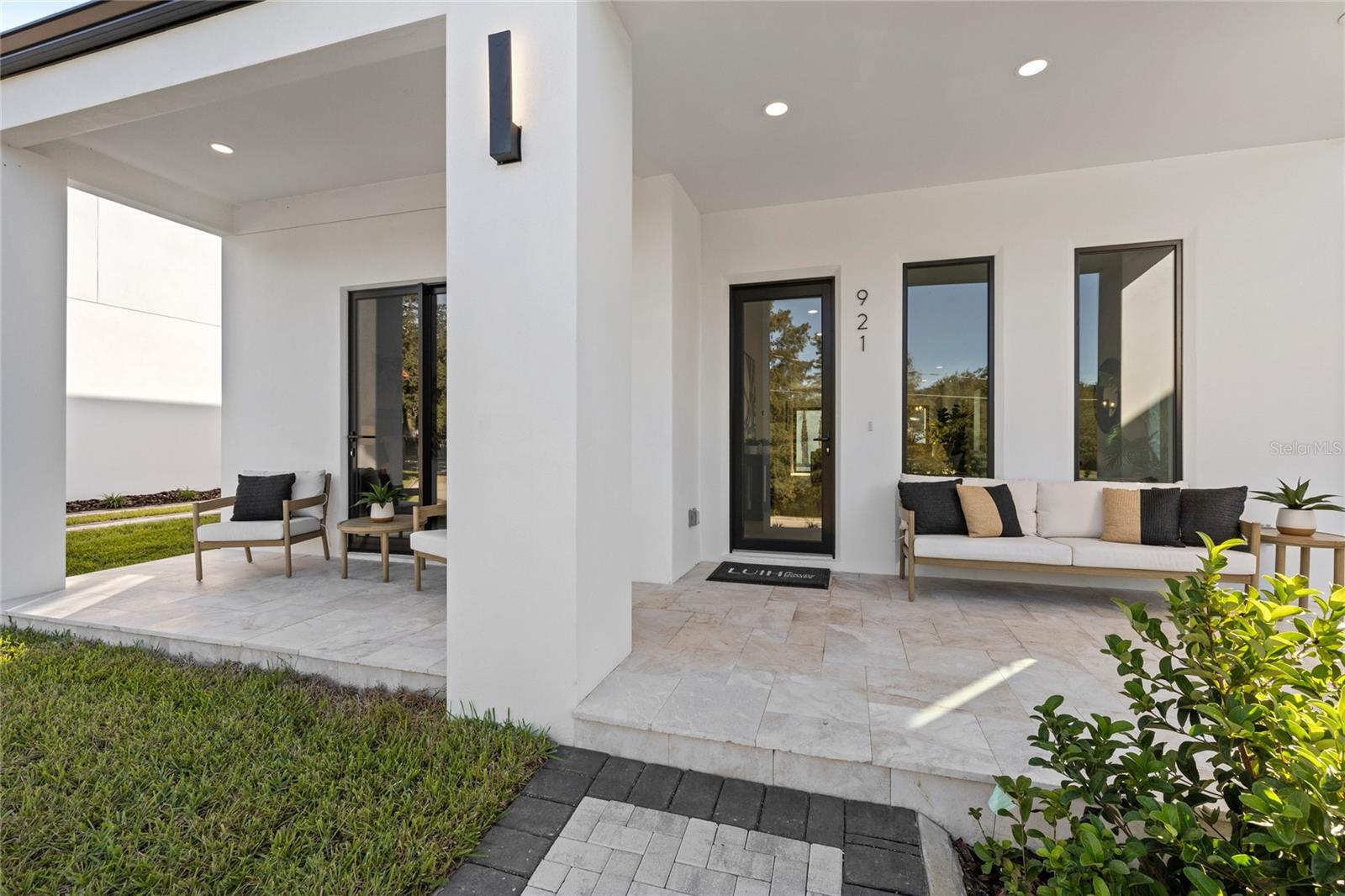 LAKE EMERALD - Residential