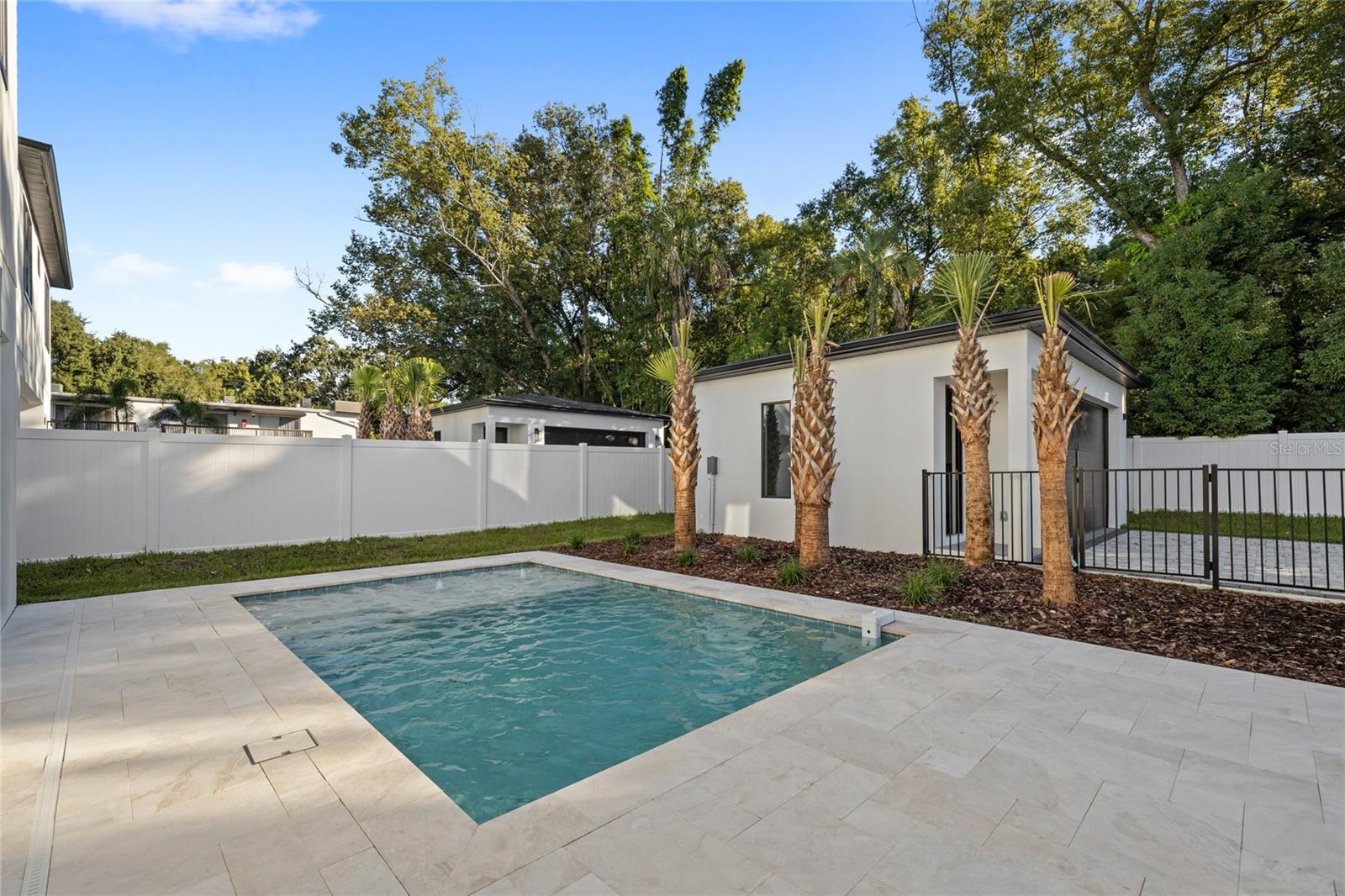 LAKE EMERALD - Residential