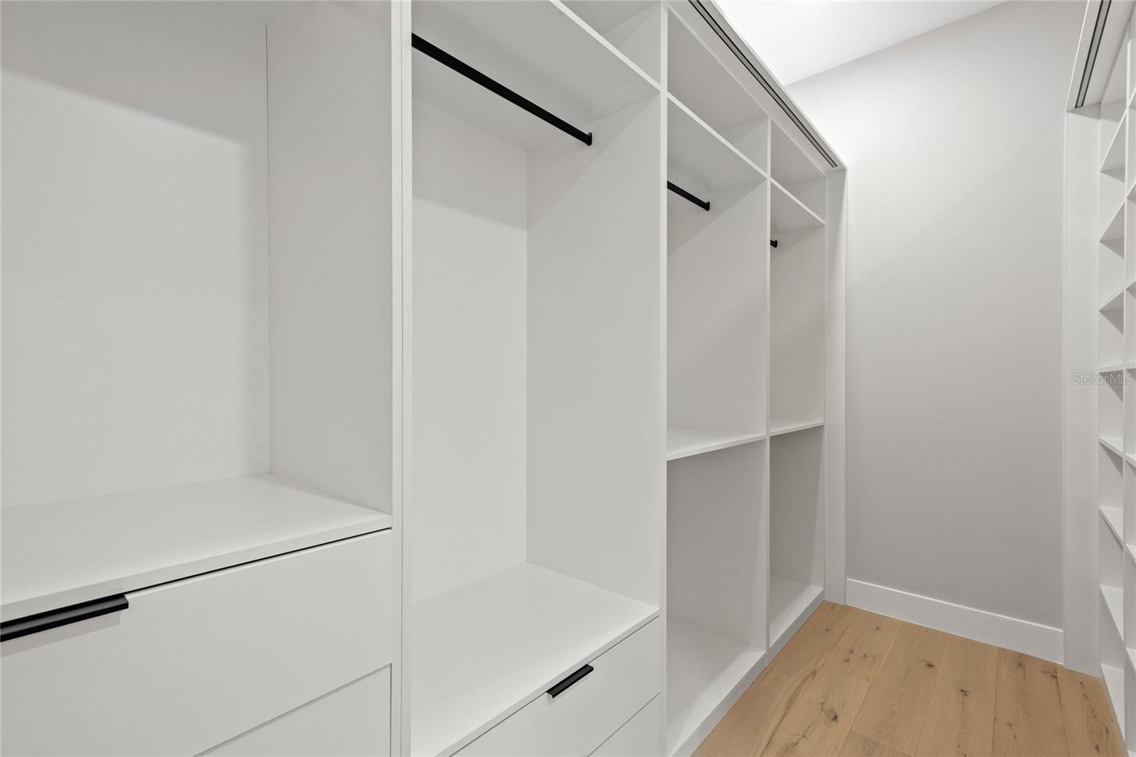 LAKE EMERALD - Residential