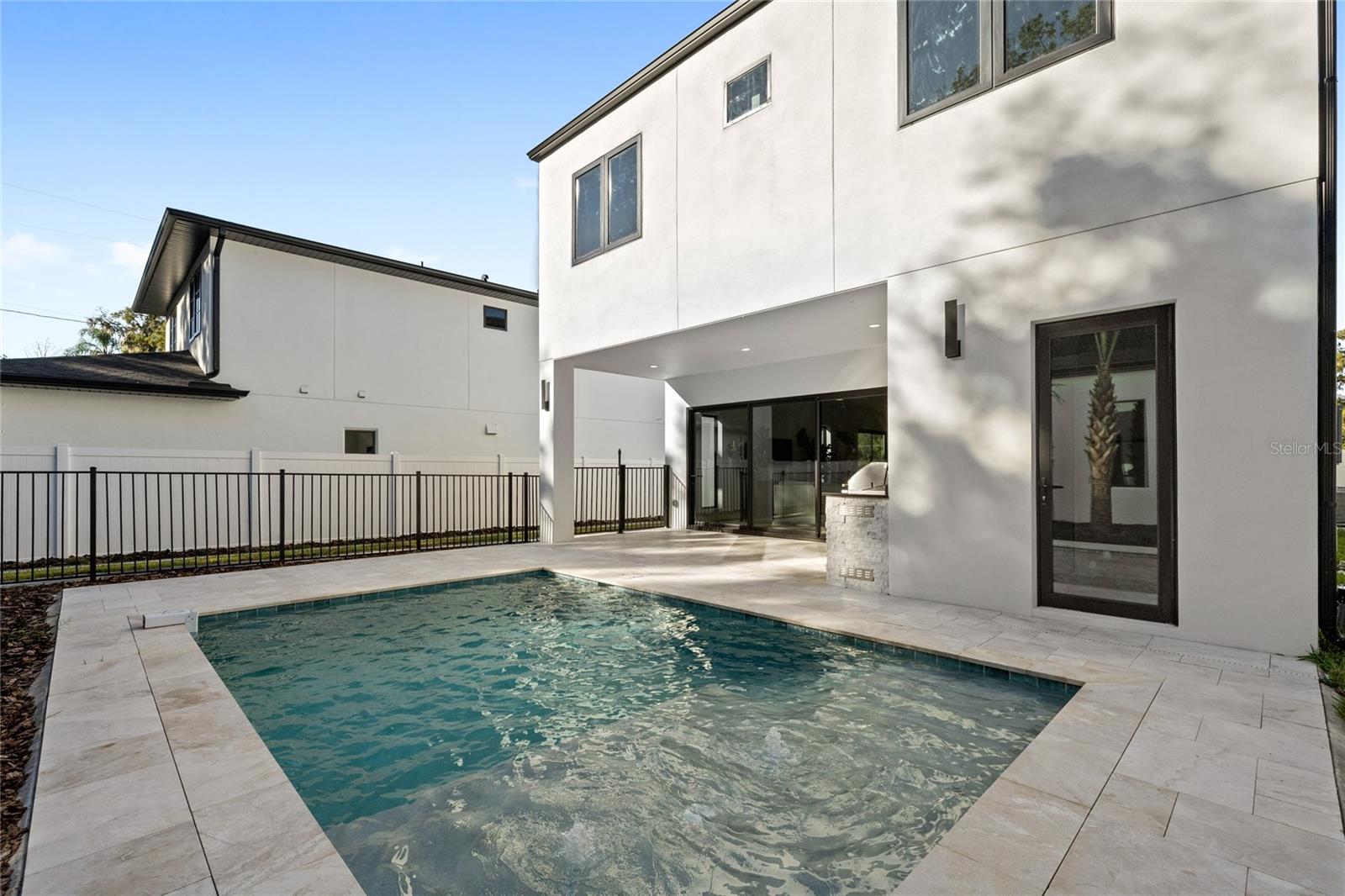 LAKE EMERALD - Residential