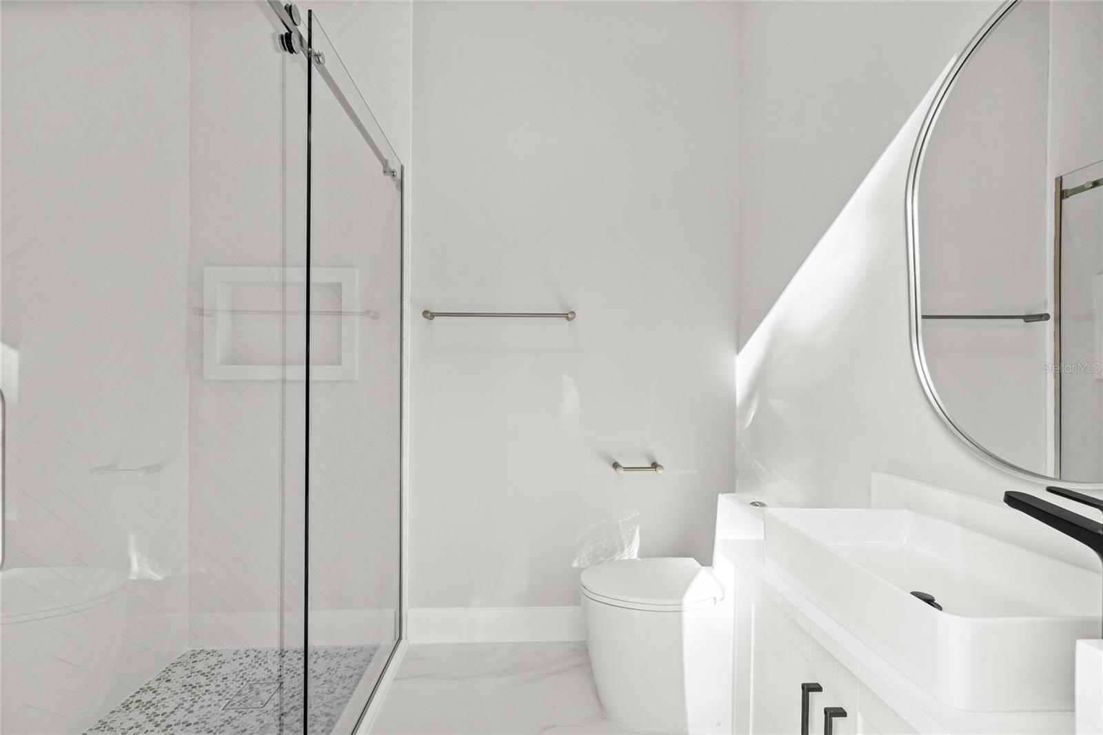 LAKE EMERALD - Residential