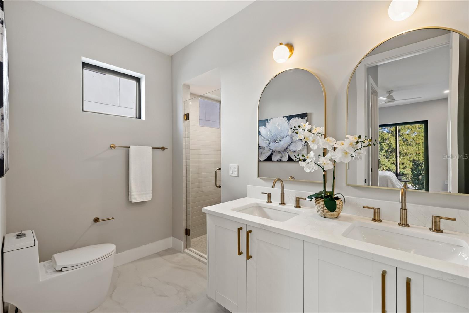 LAKE EMERALD - Residential