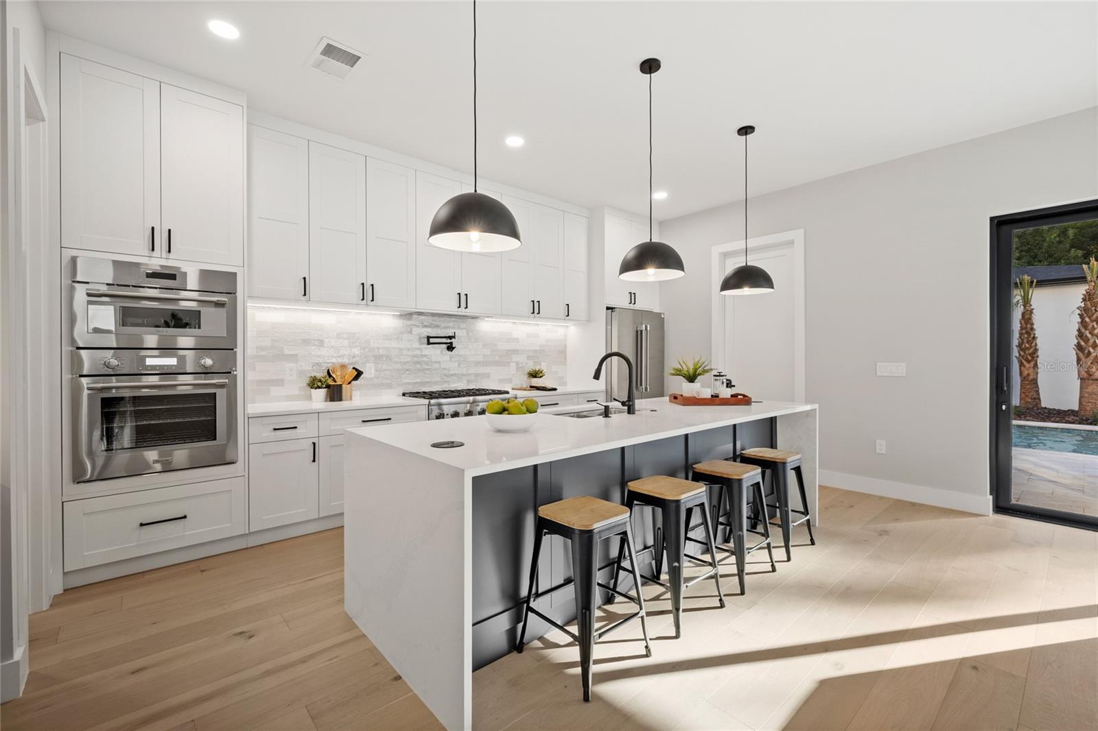 LAKE EMERALD - Residential