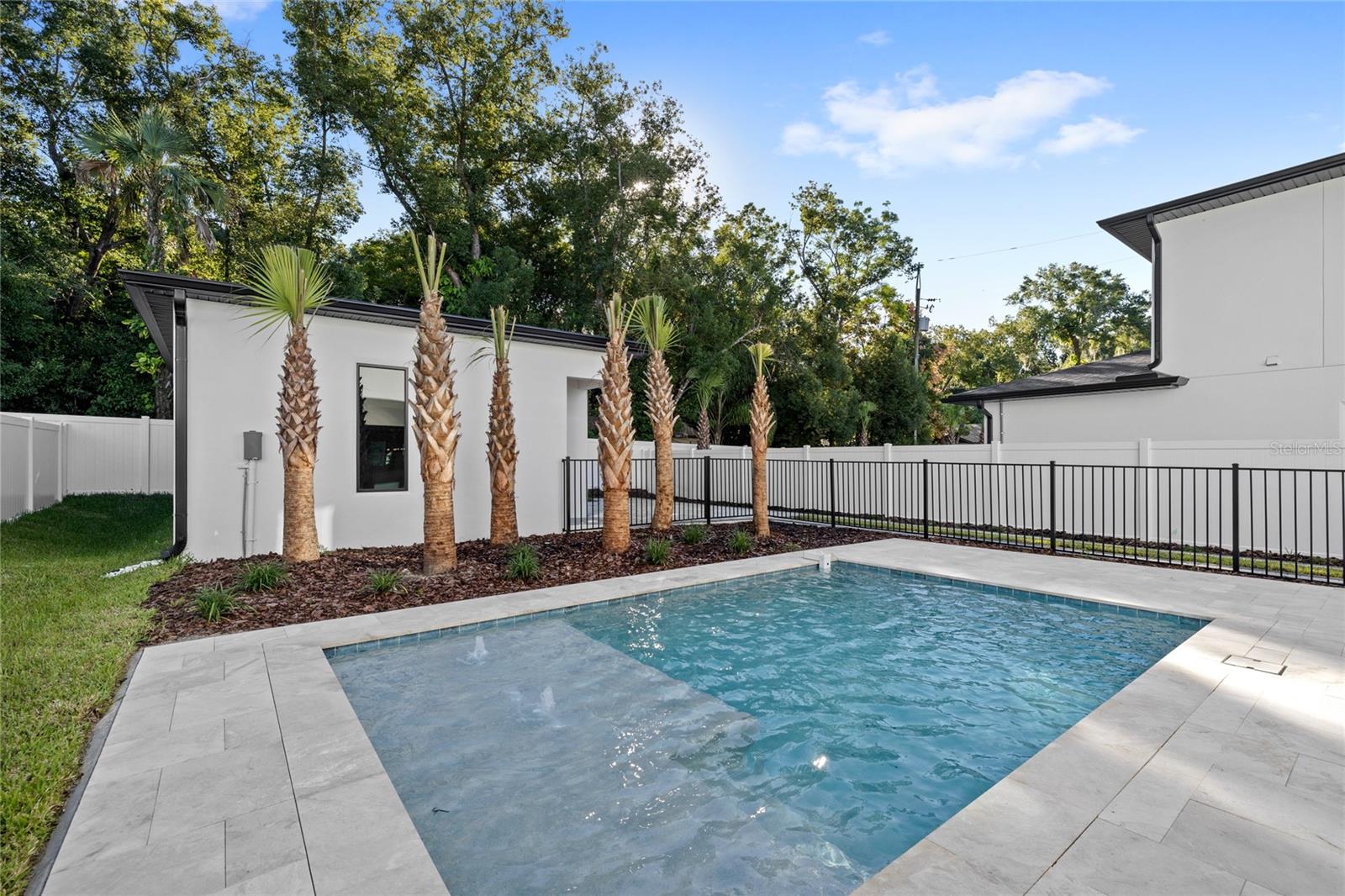 LAKE EMERALD - Residential