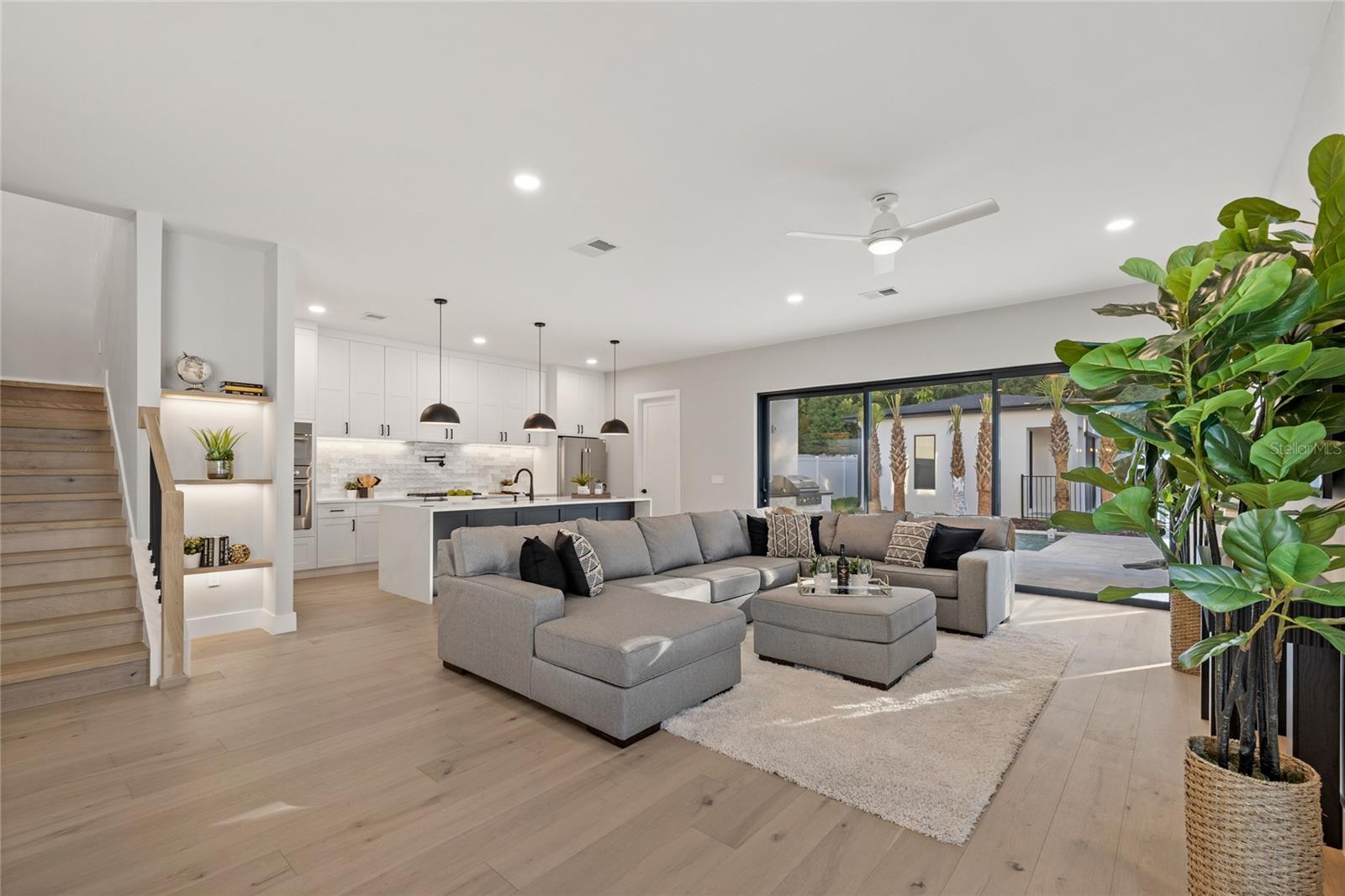 LAKE EMERALD - Residential