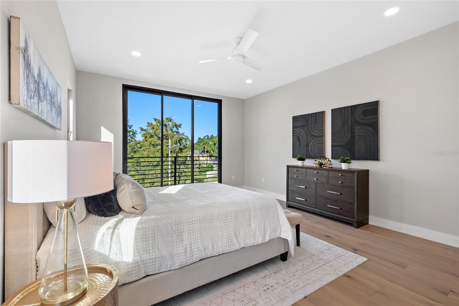 LAKE EMERALD - Residential