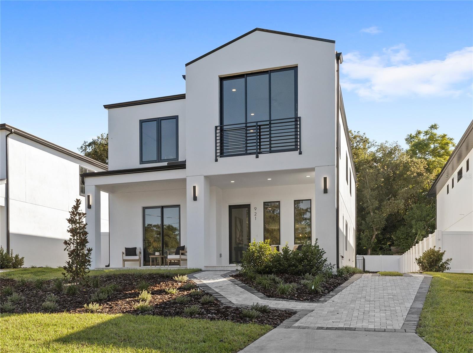 LAKE EMERALD - Residential