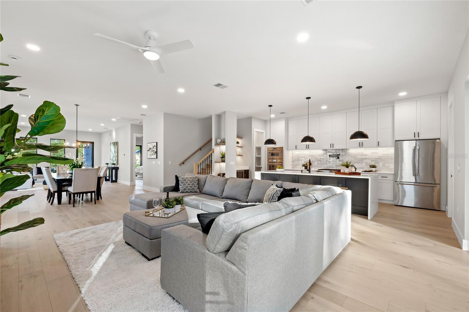 LAKE EMERALD - Residential