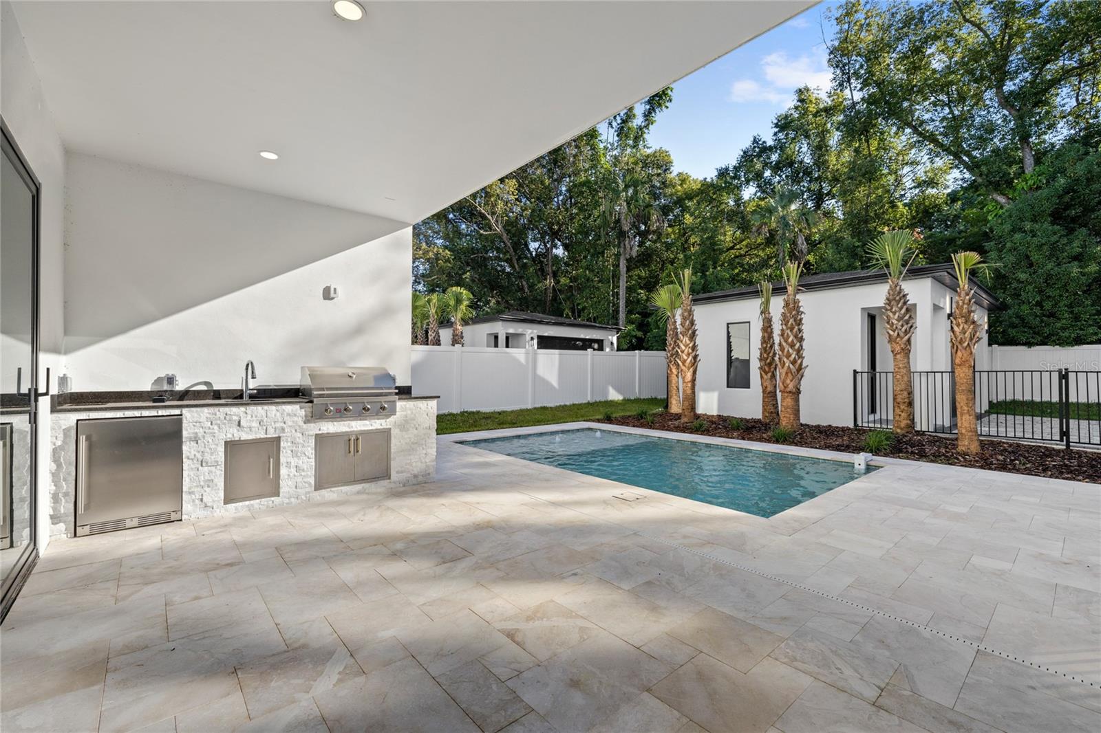 LAKE EMERALD - Residential