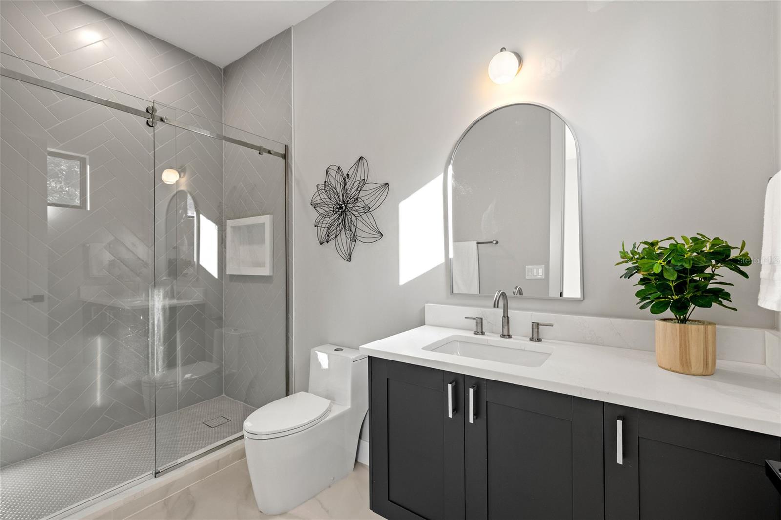 LAKE EMERALD - Residential