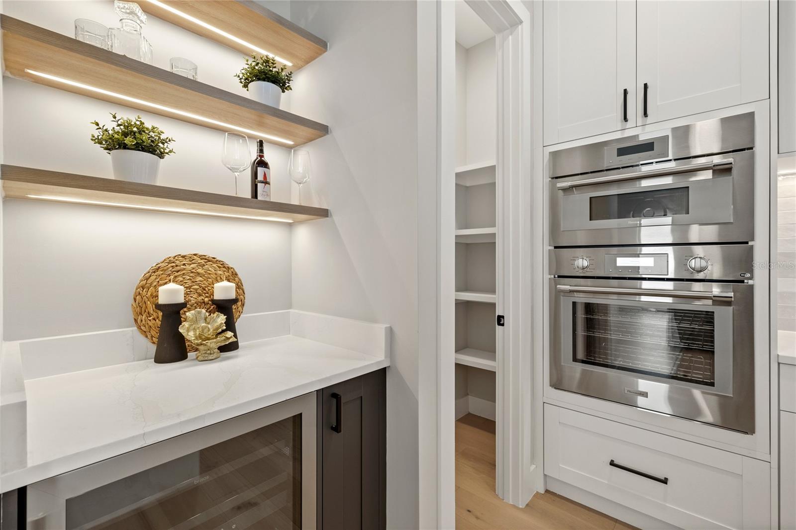 LAKE EMERALD - Residential