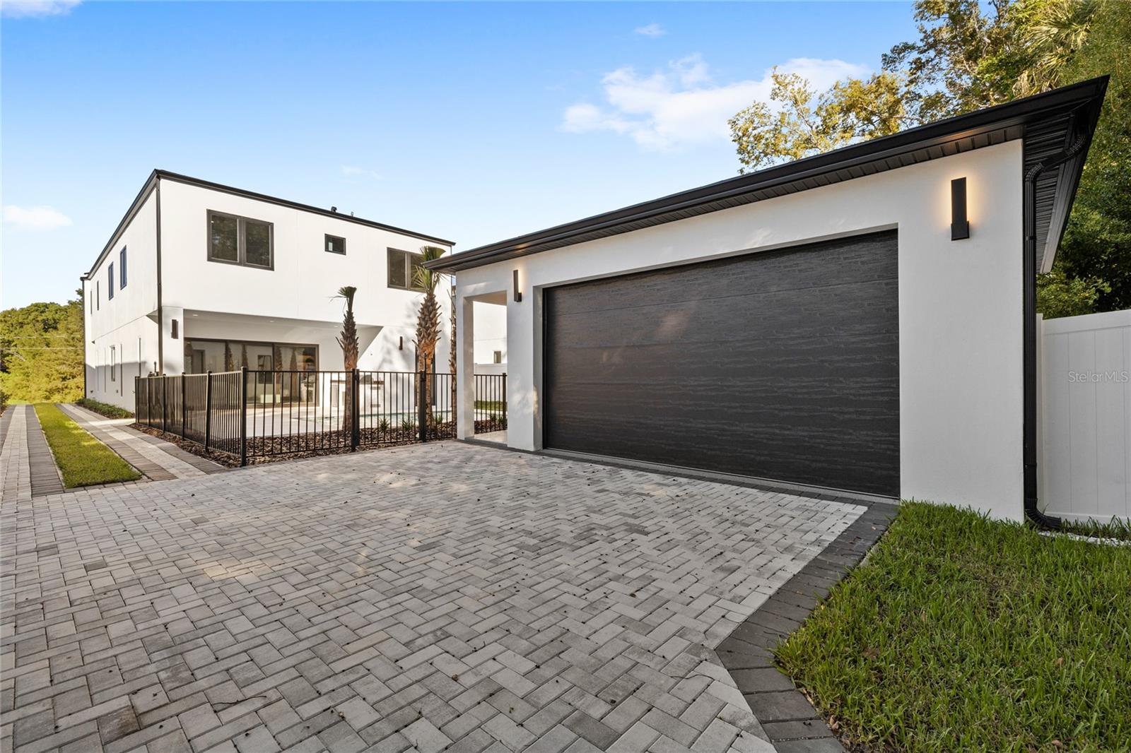 LAKE EMERALD - Residential