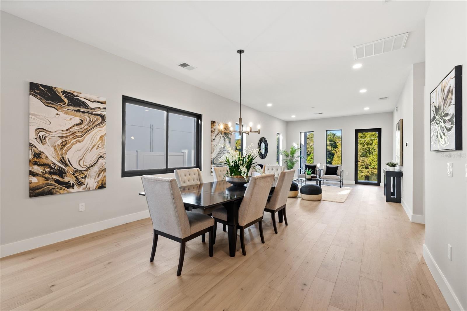 LAKE EMERALD - Residential