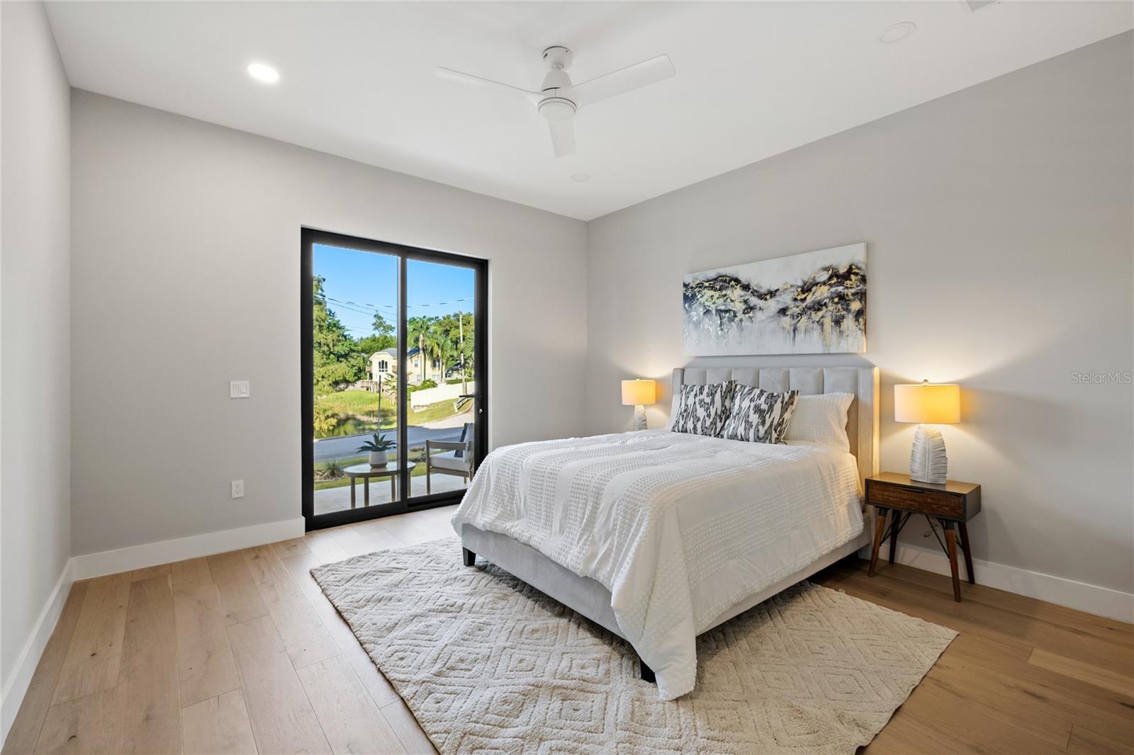 LAKE EMERALD - Residential