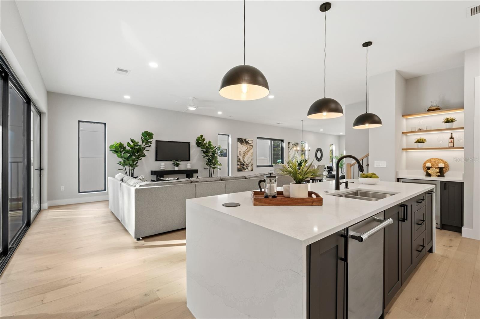 LAKE EMERALD - Residential