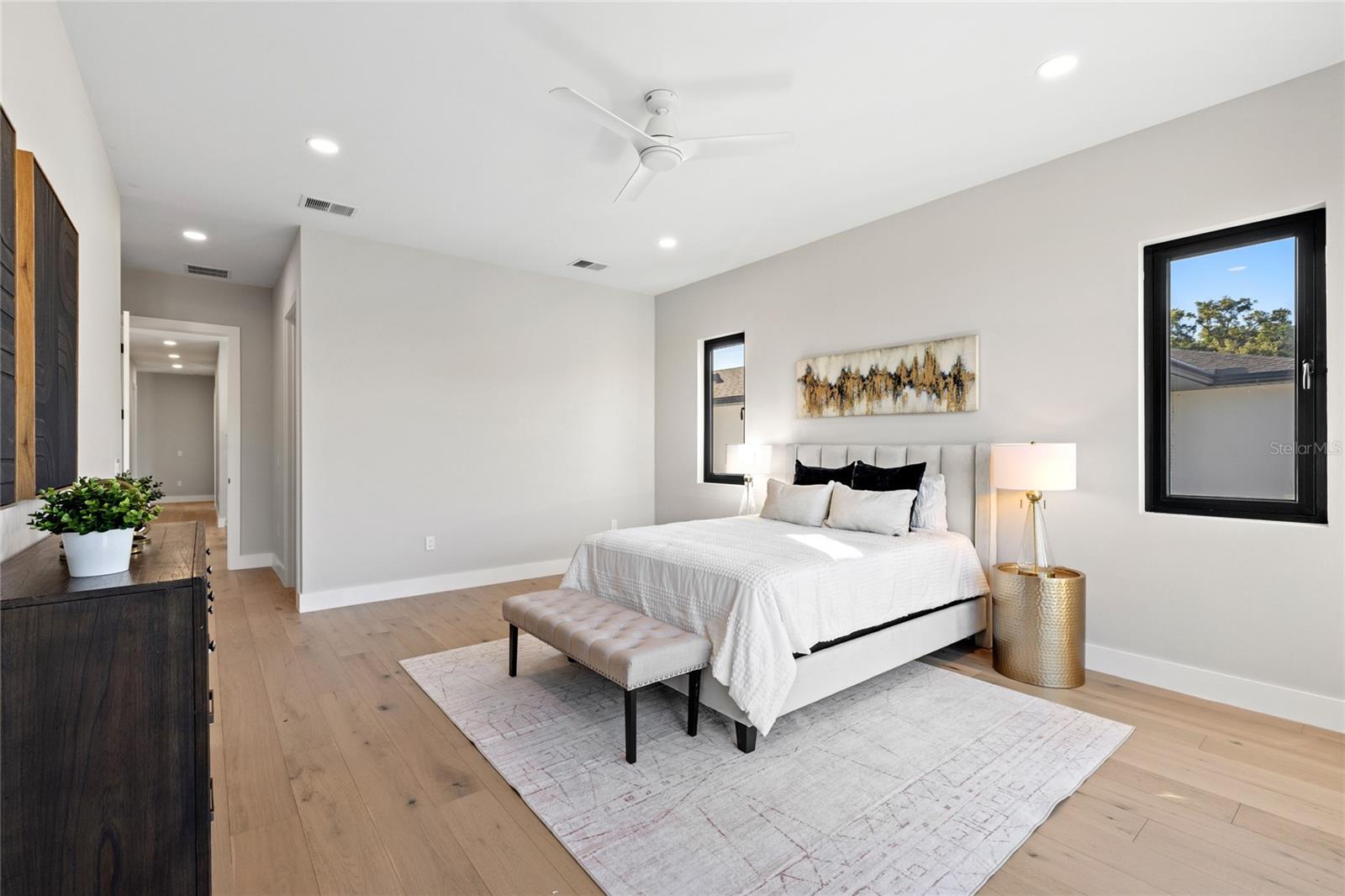 LAKE EMERALD - Residential