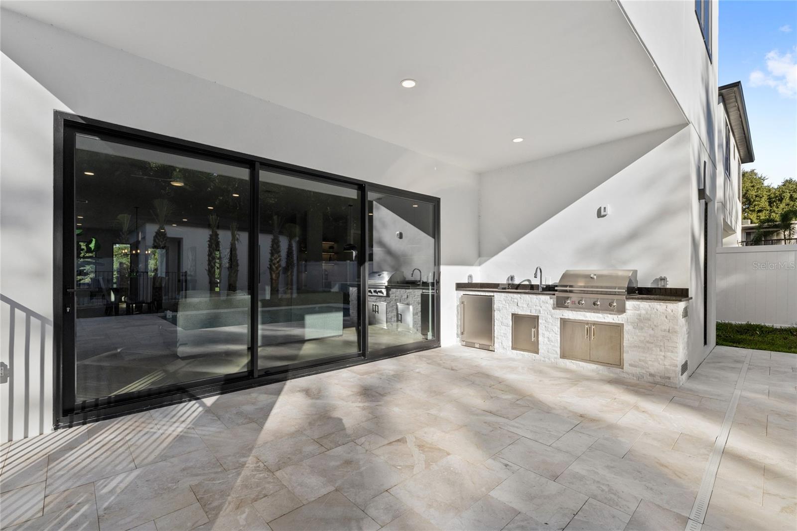 LAKE EMERALD - Residential