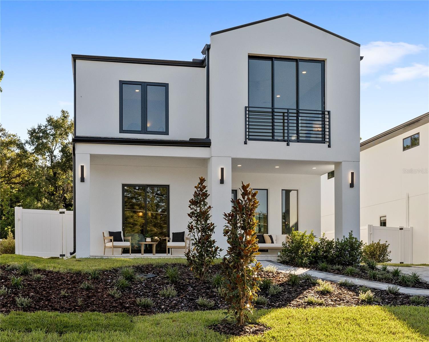 LAKE EMERALD - Residential