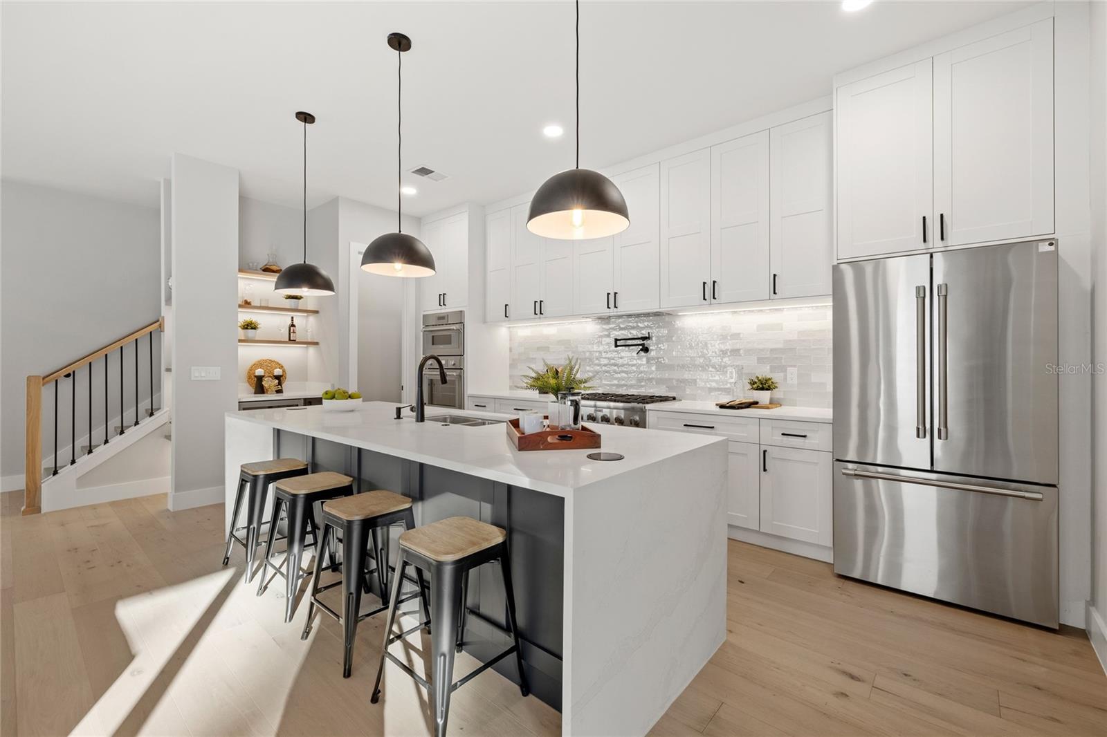 LAKE EMERALD - Residential