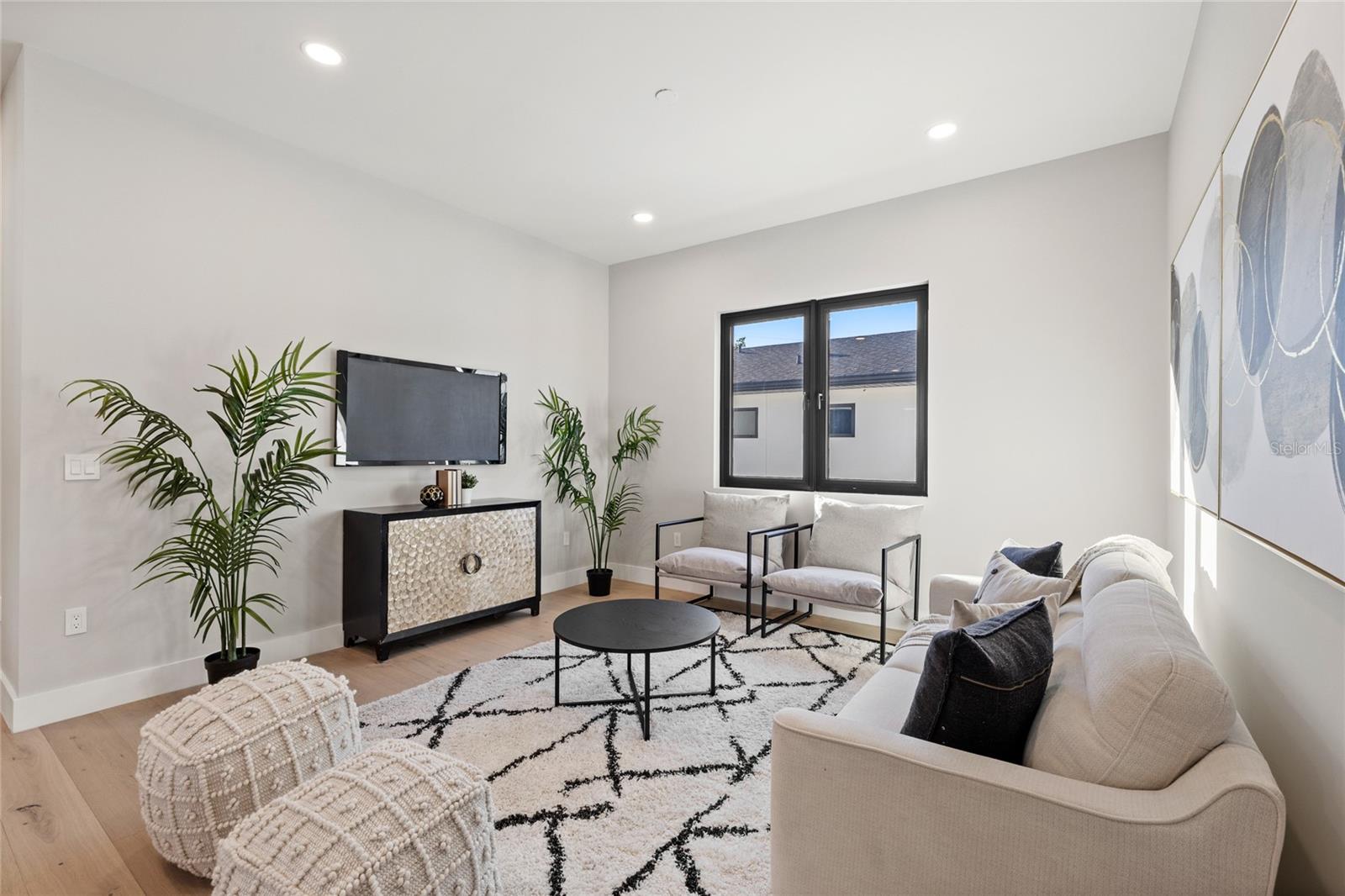 LAKE EMERALD - Residential