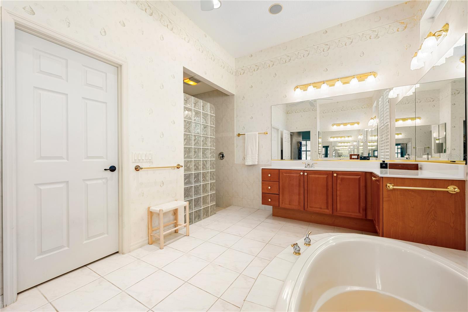 LAUREL OAK ESTATES SEC 01 - Residential