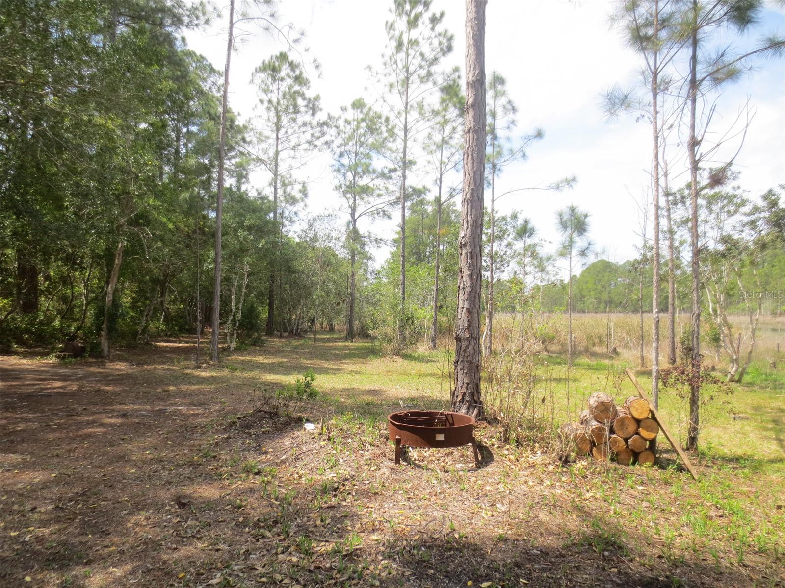 LAND-O-LAKES ESTATES - Land