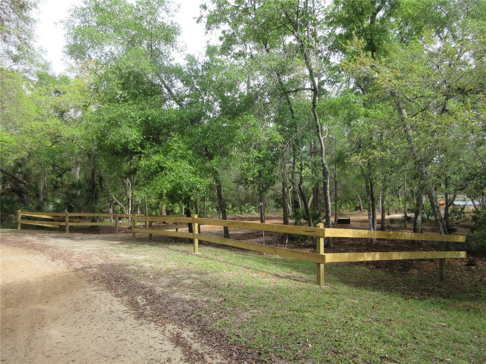 LAND-O-LAKES ESTATES - Land