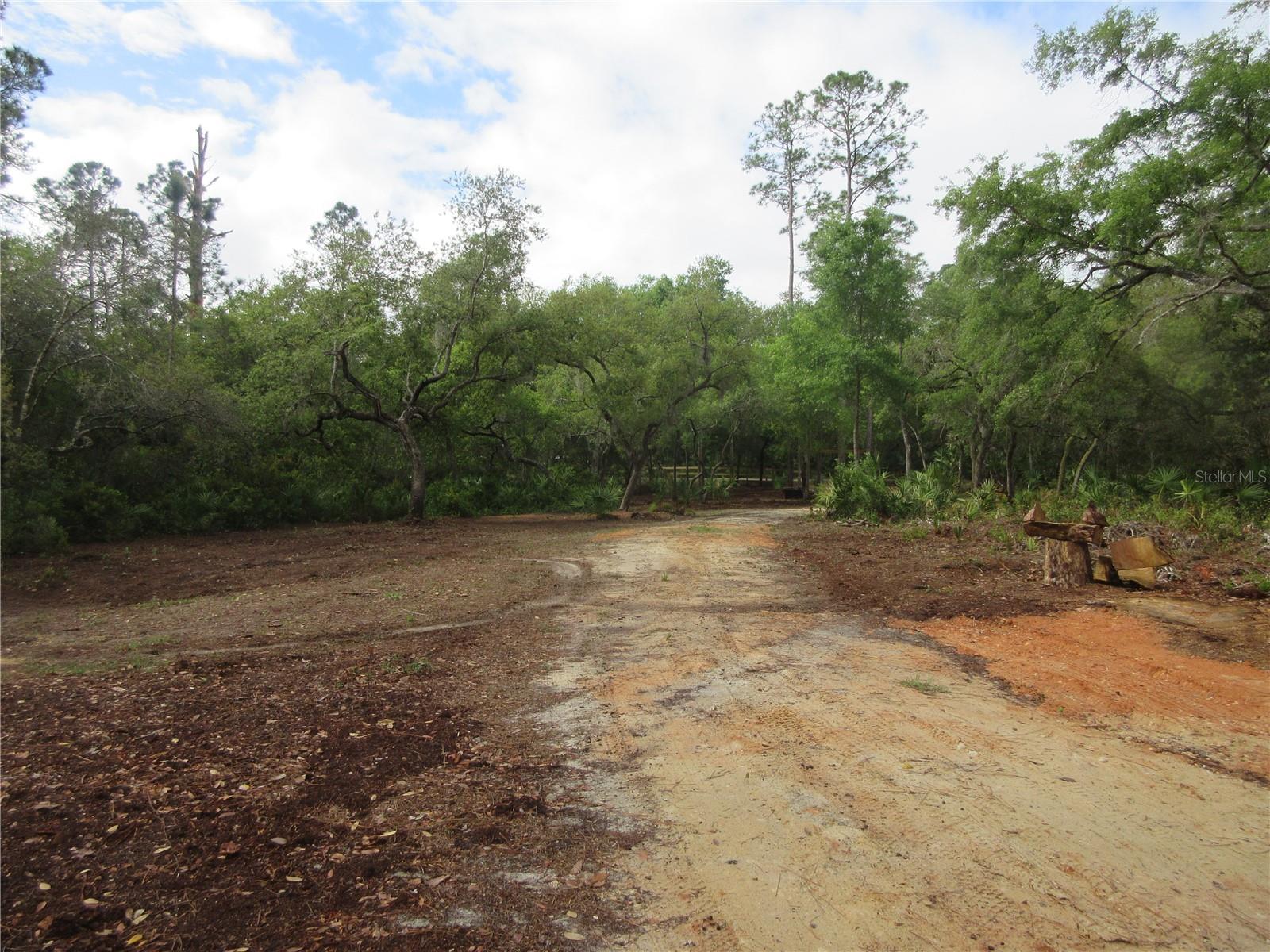 LAND-O-LAKES ESTATES - Land