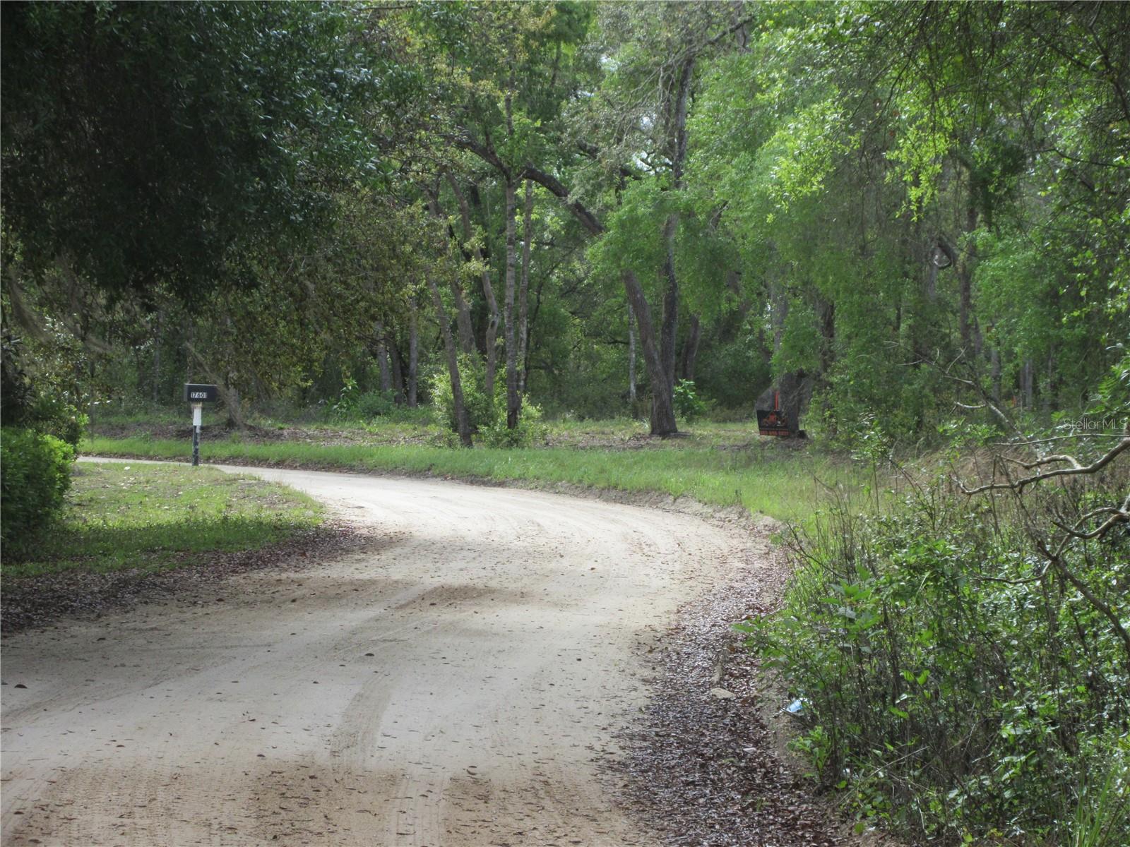 LAND-O-LAKES ESTATES - Land