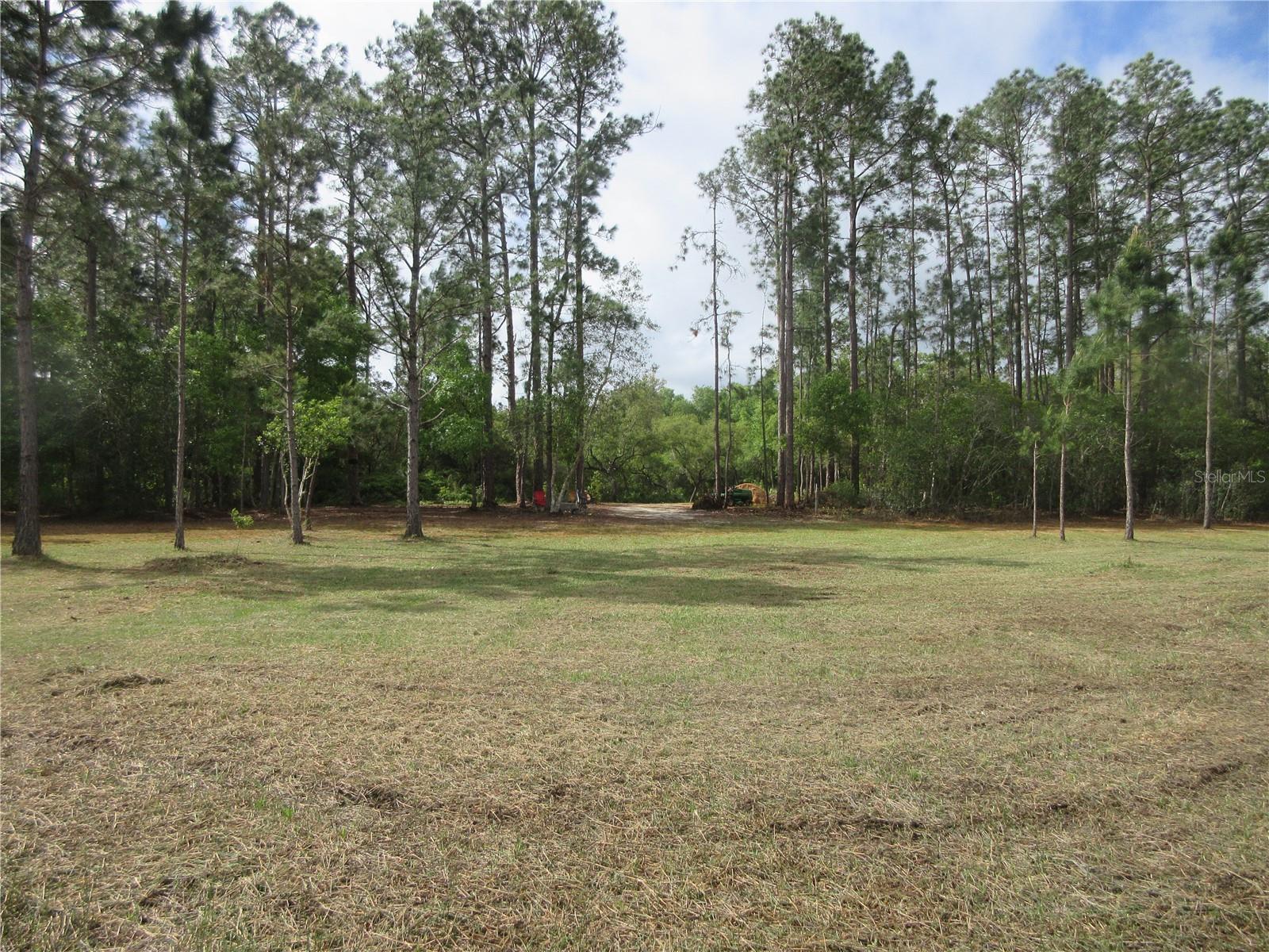 LAND-O-LAKES ESTATES - Land