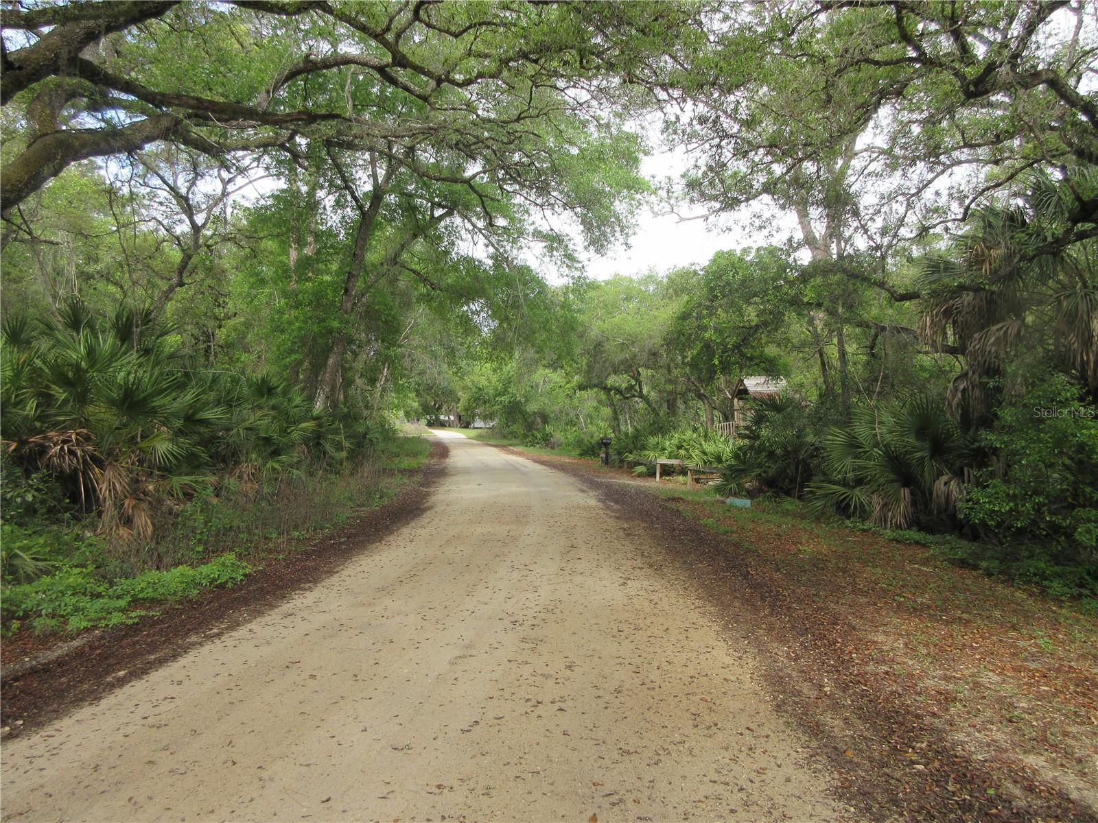 LAND-O-LAKES ESTATES - Land